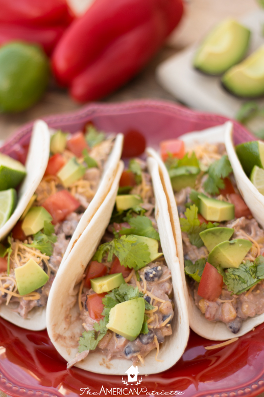 Easy Crockpot Creamy Chicken Tacos - simple weeknight meal; great for a crowd; absolutely delicious!