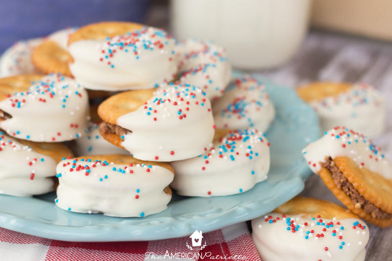 No-Bake Patriotic Nutella and Peanut Butter Stuffed Ritz Crackers