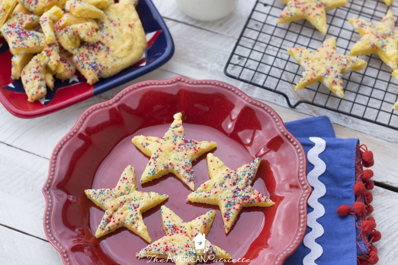 Patriotic Cake Mix Lemonade Cookies (How to Perfectly Cut Cookies into Any Shape)