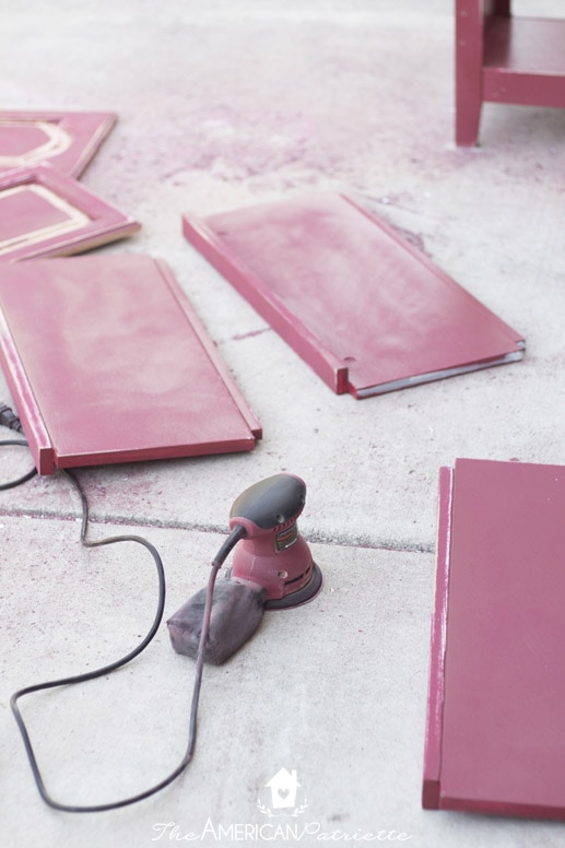 How to paint and distress a laminate bookshelf