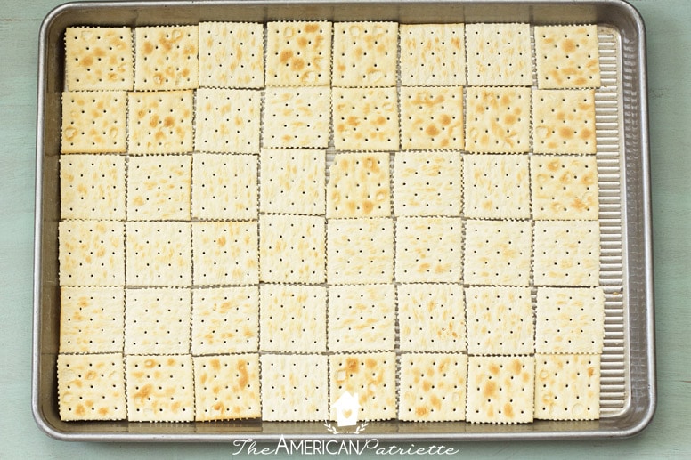 Easy Pumpkin Spice Praline Saltine Cracker Toffee