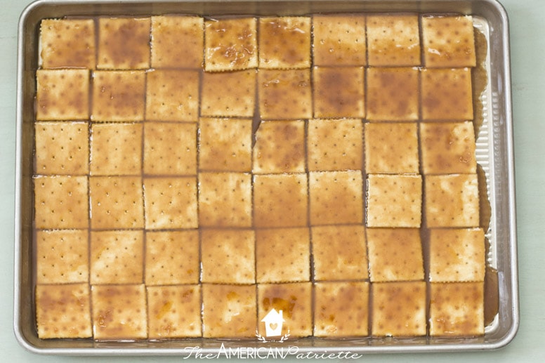 Easy Pumpkin Spice Praline Saltine Cracker Toffee