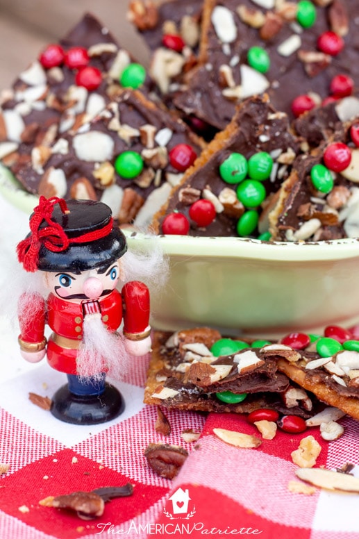 Easy Christmas Saltine Nutcracker Toffee