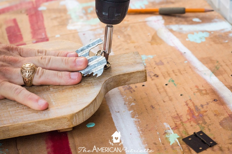 DIY Cutting Board Clip Frame