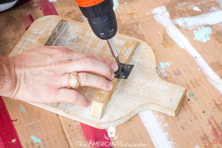 DIY Cutting Board Clip Frame