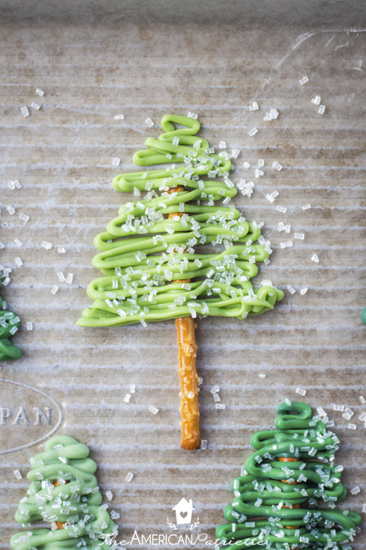 Easy Chocolate Christmas Tree Pretzel Sticks