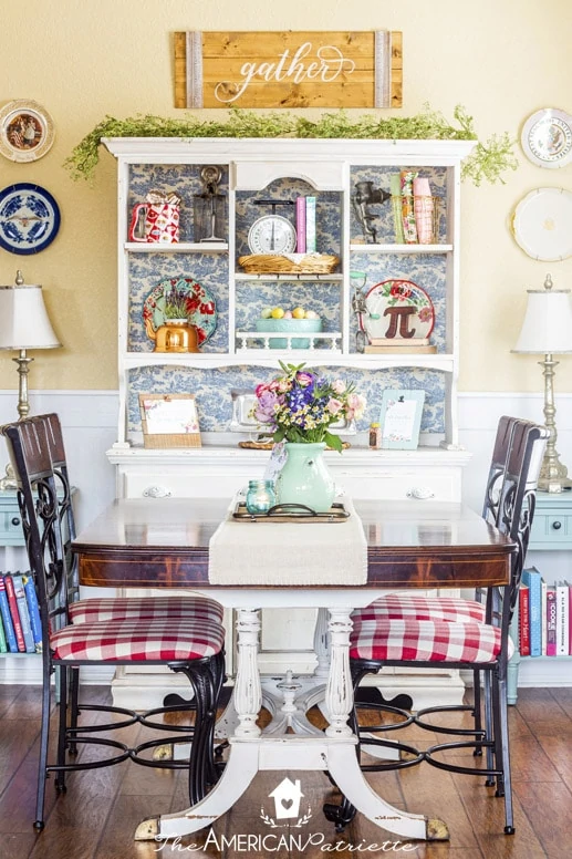 https://theamericanpatriette.com/wp-content/uploads/2020/02/Cottage-Style-Spring-Decor-85.webp