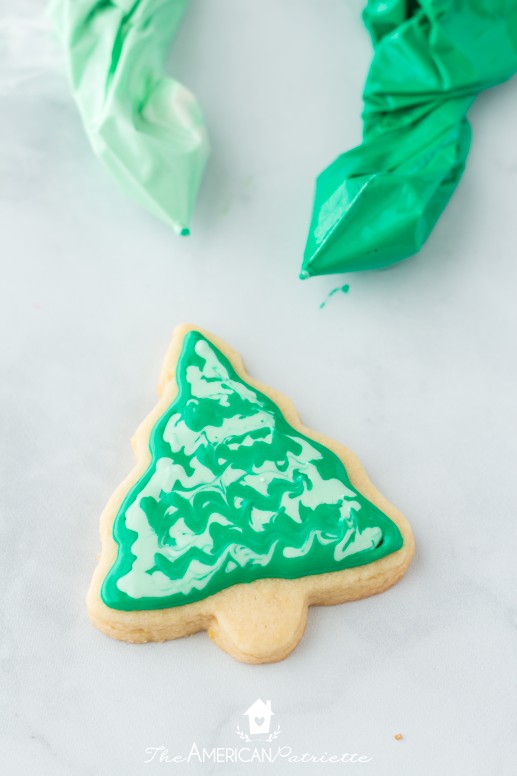 How to decorate sugar cookies with royal icing