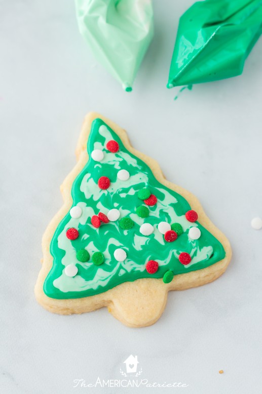 How to decorate sugar cookies with royal icing