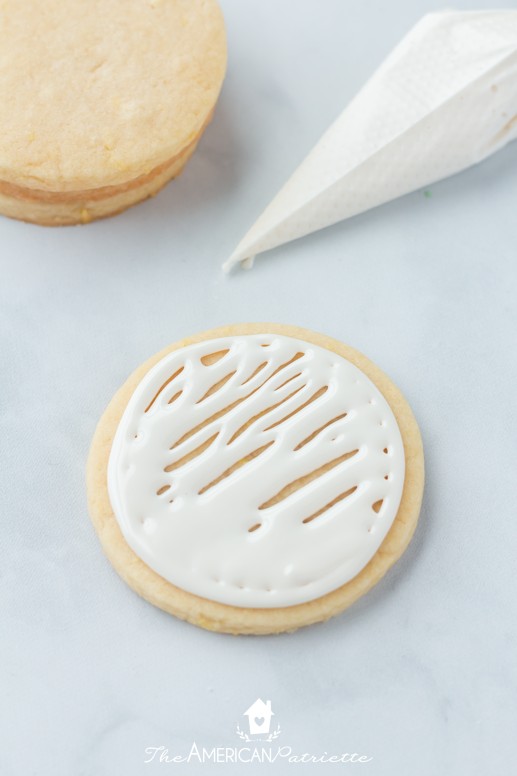 How to decorate sugar cookies with royal icing